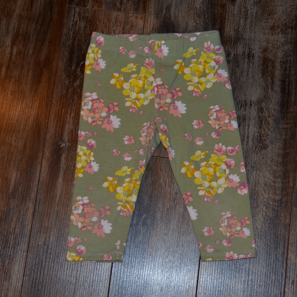 Tahari Capri Leggings w/Floral Design